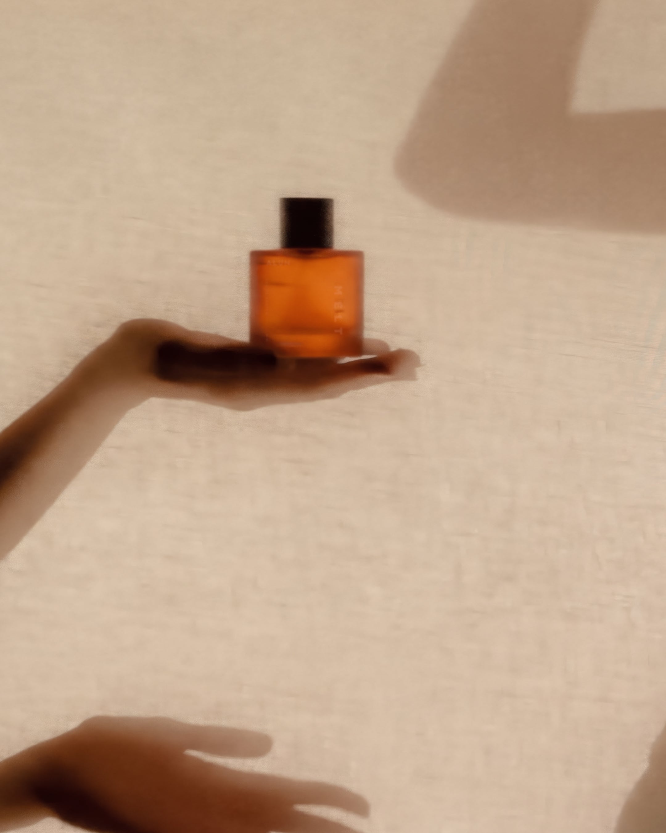 Behind the Scent of Melt: From Crisp Shimmer to a Close-to-the-Skin Embrace