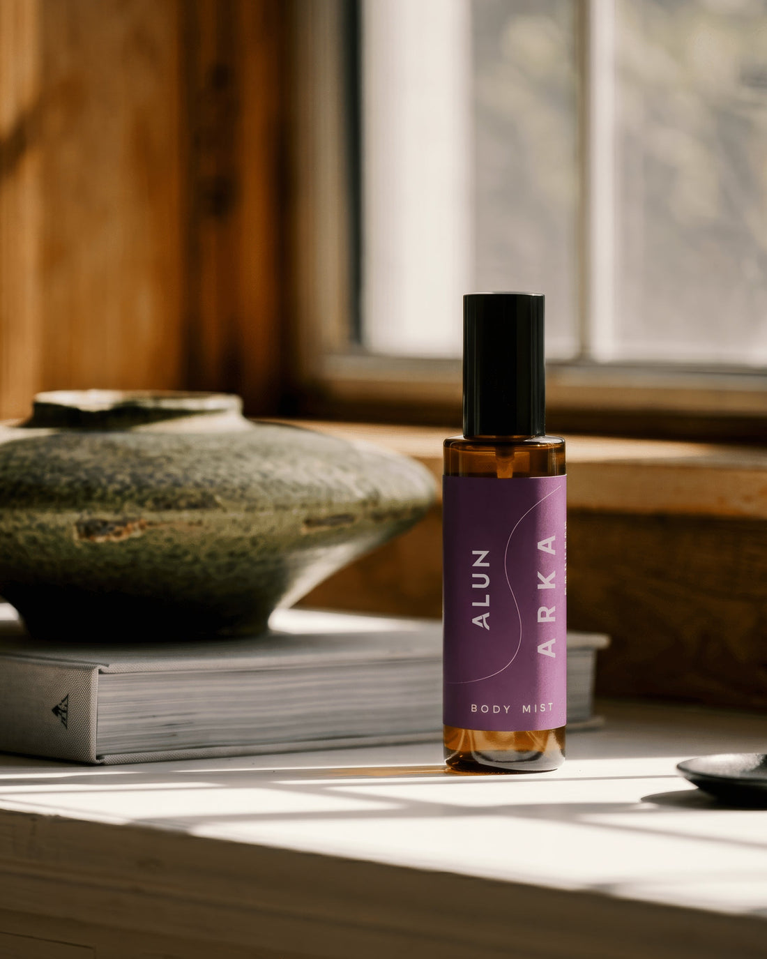 Decoding Arka: What Does an "Antique Leathery Wood" Skin Scent Actually Smell Like?